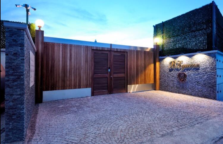 B. Equine Range Hotel Narlidere Exterior photo